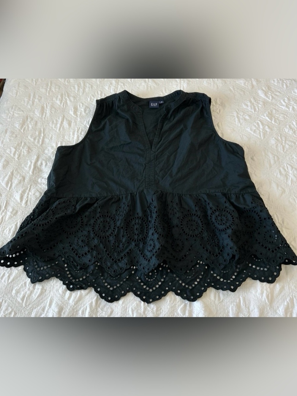 GAP Black Eyelet Peplum Sleeveless Top, Size XL..